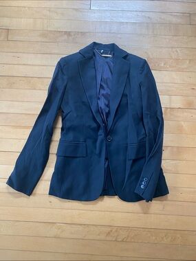 Tailored Black Single-Button Blazer